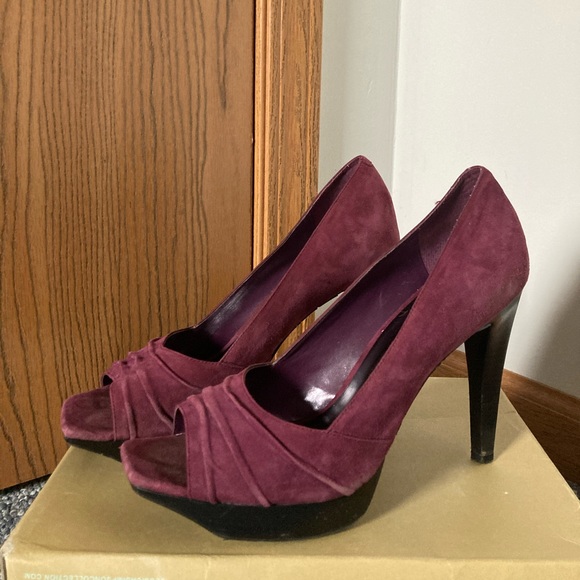 Jessica Simpson Suede Heels - Picture 2 of 7